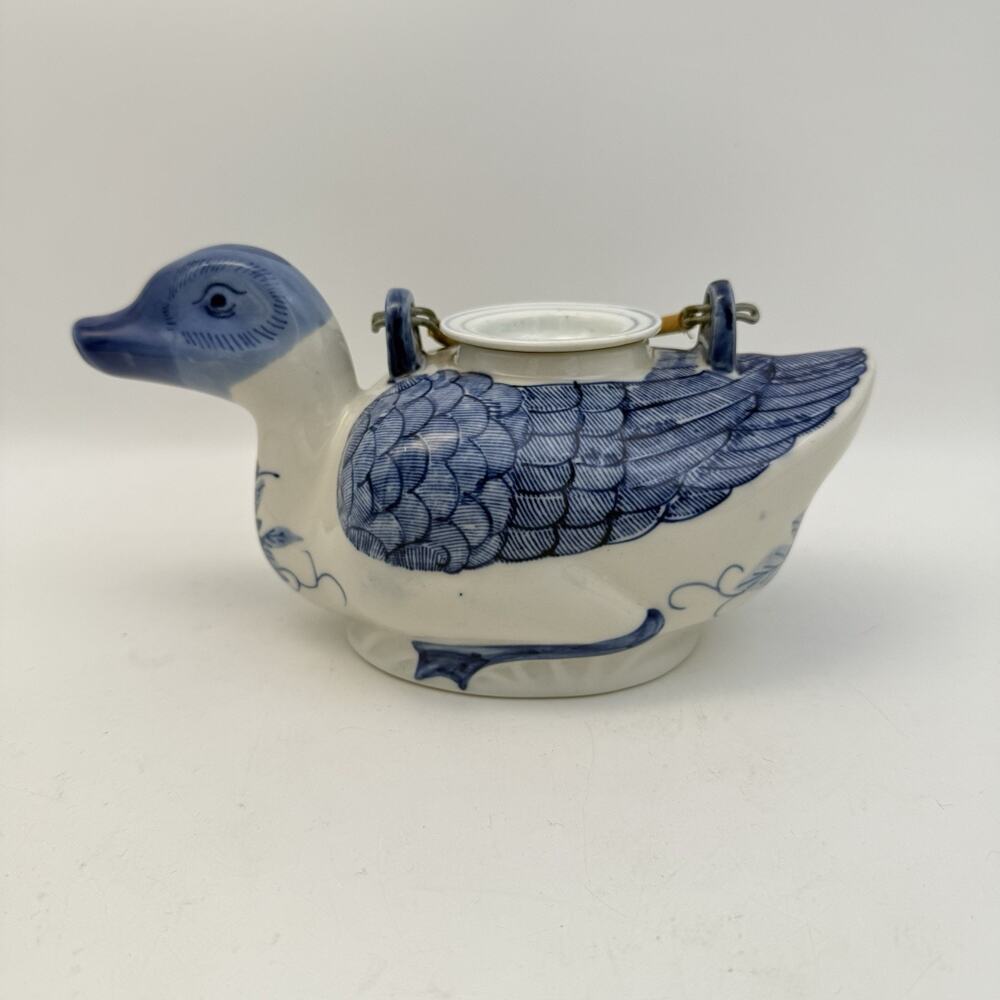 VTG Hand Painted Chinoiserie Tea Pot Duck Shaped Blue White Handle Porcelain - Picture 4 of 8